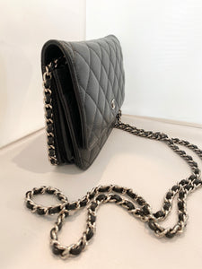 Chanel- Caviar Wallet on Chain