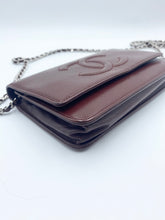 Burgundy Caviar Logo Wallet On Chain